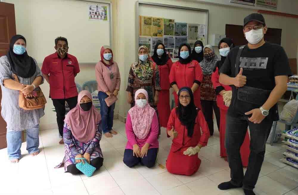 Tim DDKoin bersama dengan LSM Srikandi